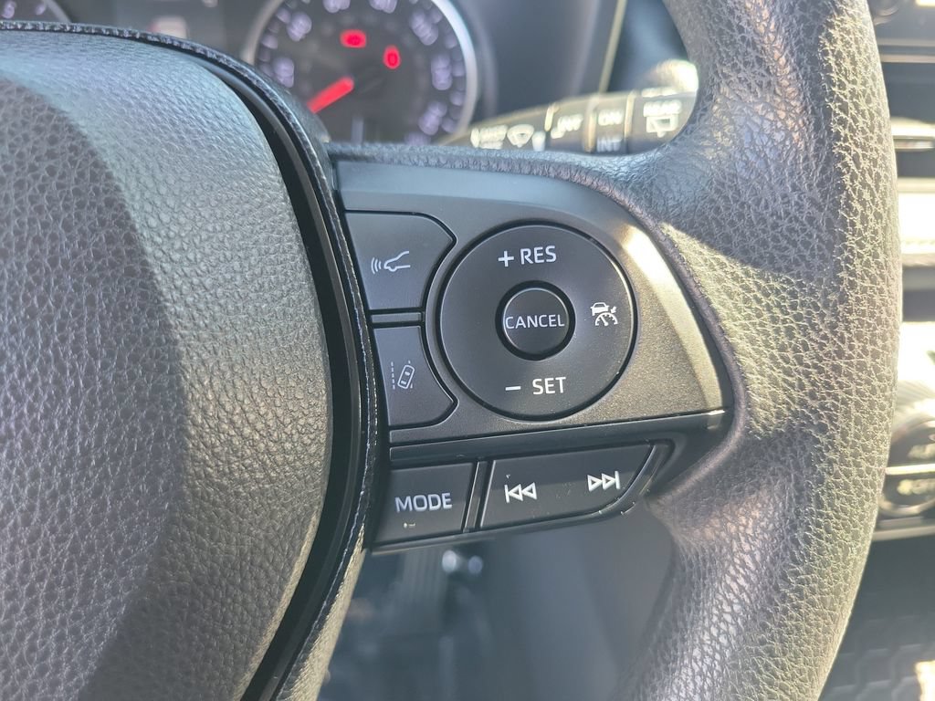 Used 2019 Toyota RAV4 XLE w/ Convenience Package FWD image 29