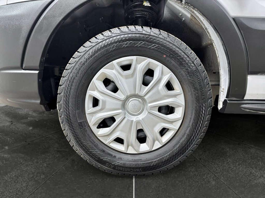 Used 2023 Ford E-Transit Medium Roof image 32