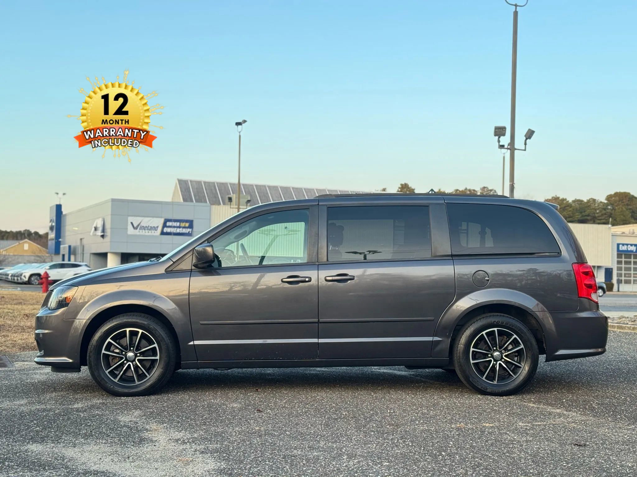 Used 2017 Dodge Grand Caravan SE image 5