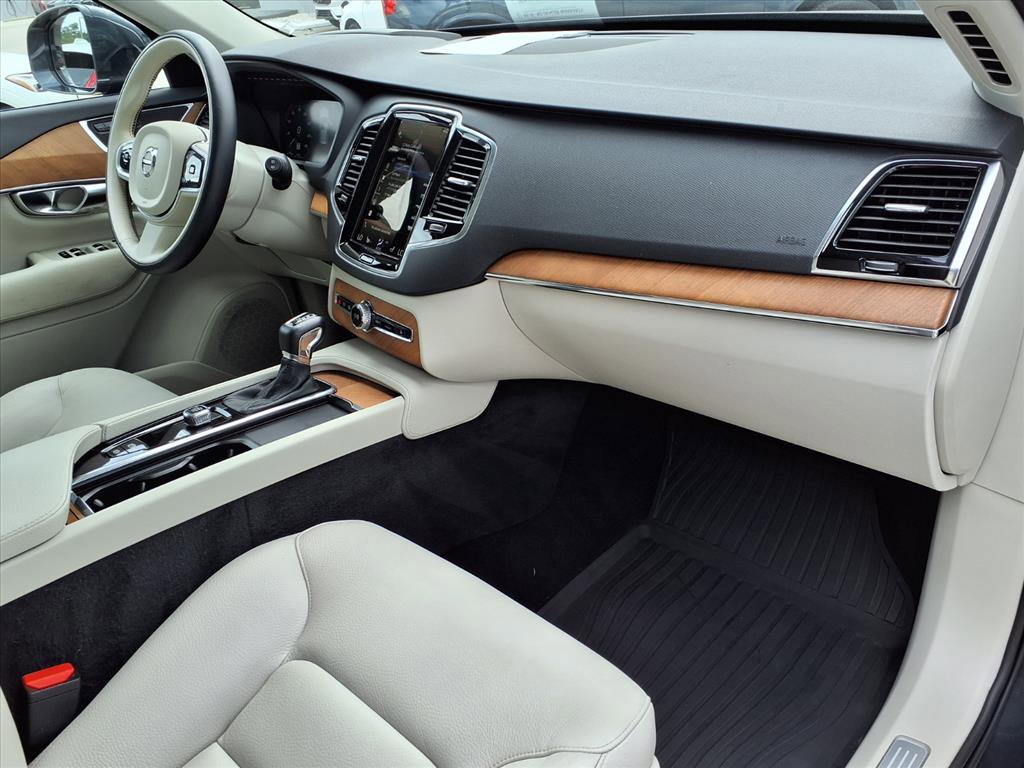 Used 2022 Volvo XC90 T6 Momentum w/ Advanced Package image 10