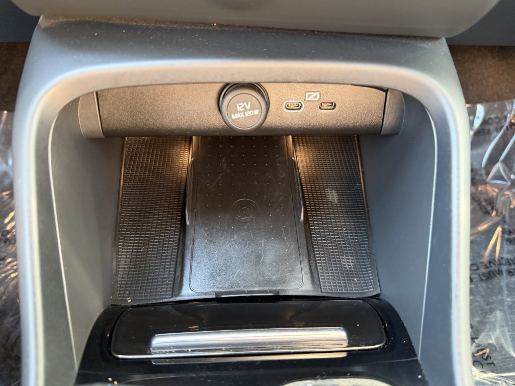 Used 2023 Volvo C40 P8 Recharge Plus image 25