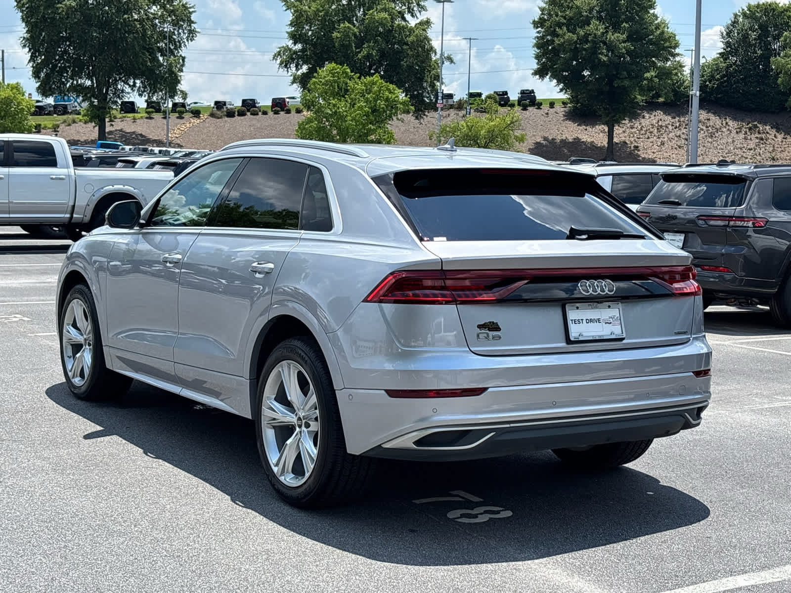 Used 2022 Audi Q8 Premium AWD/4WD image 7