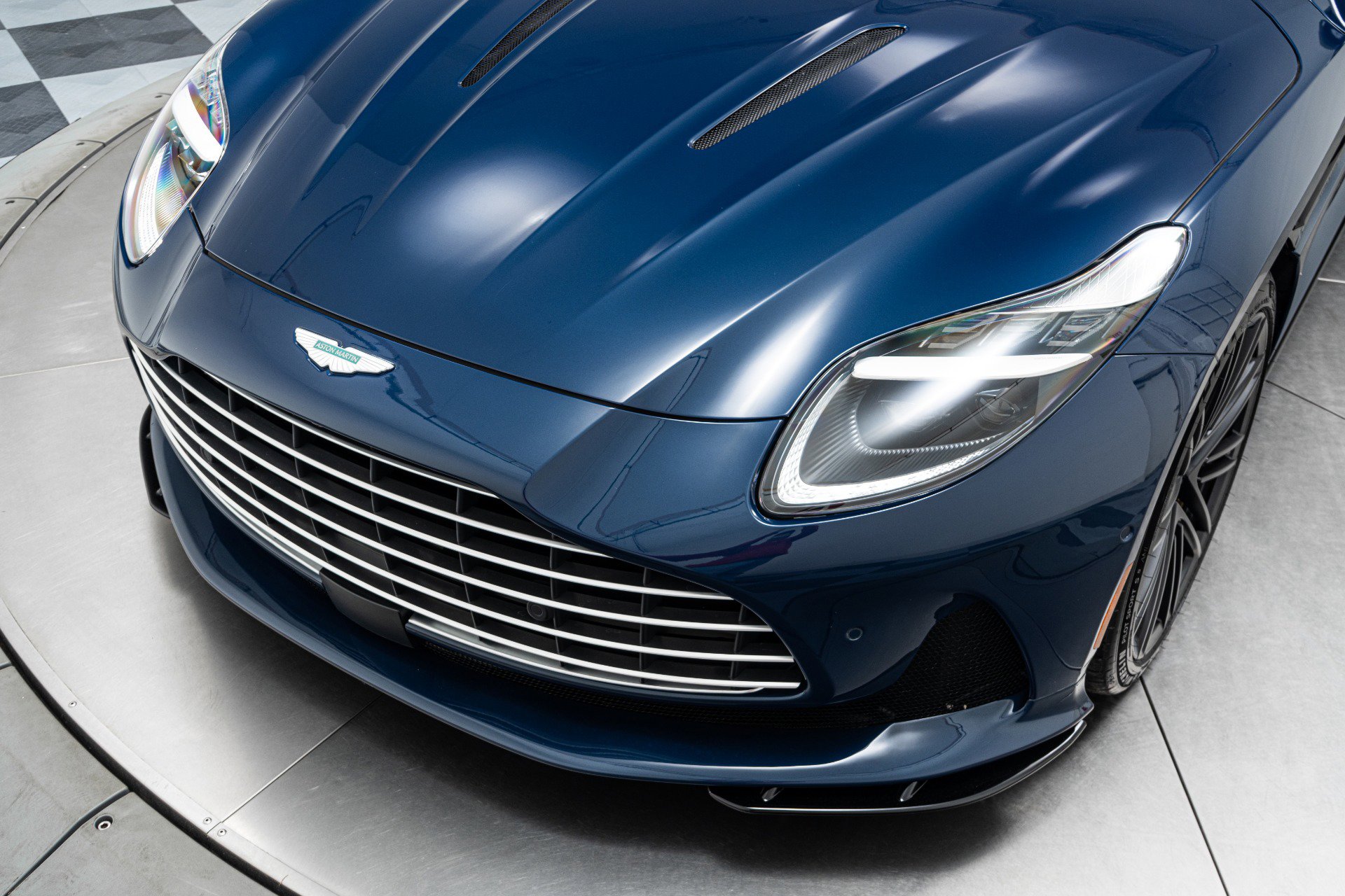 Used 2024 Aston Martin DB12 Volante -Carbon Fiber Bucket S image 37