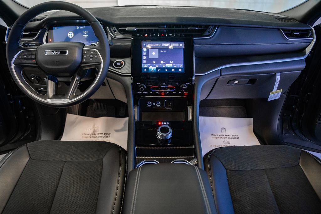 New 2025 Jeep Grand Cherokee Altitude image 19