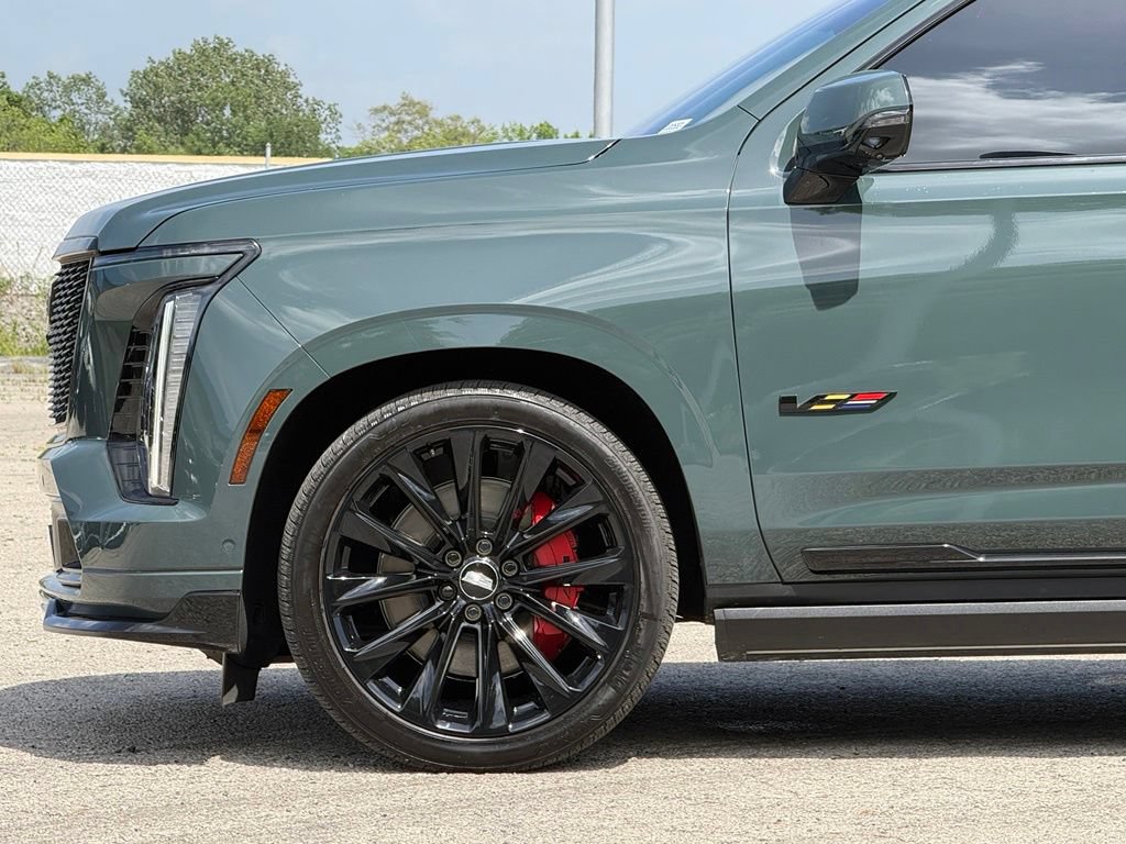 Used 2026 Cadillac Escalade ESV V w/ LPO, ONYX Package AWD/4WD image 52