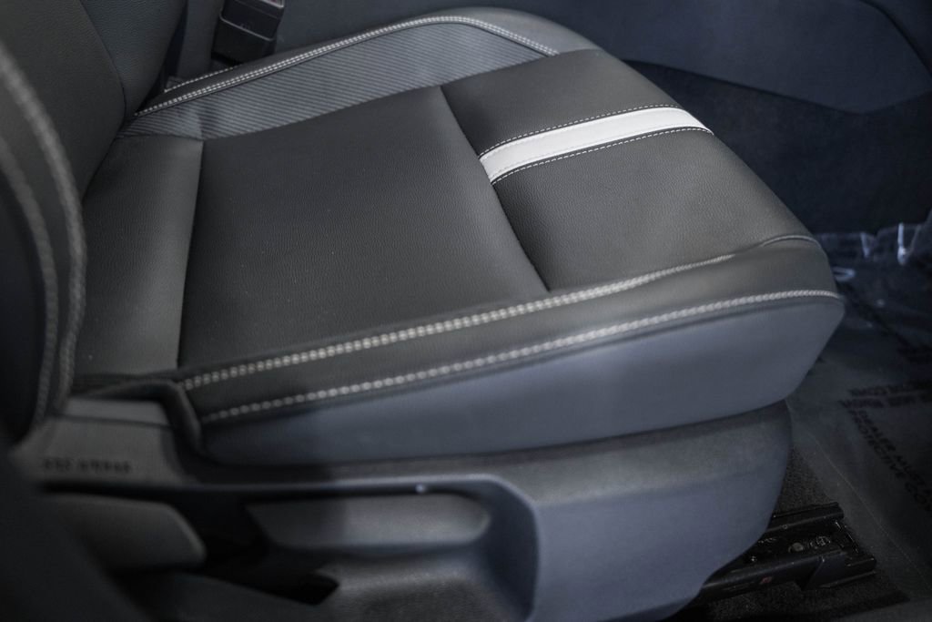 Used 2025 Toyota Camry SE image 34