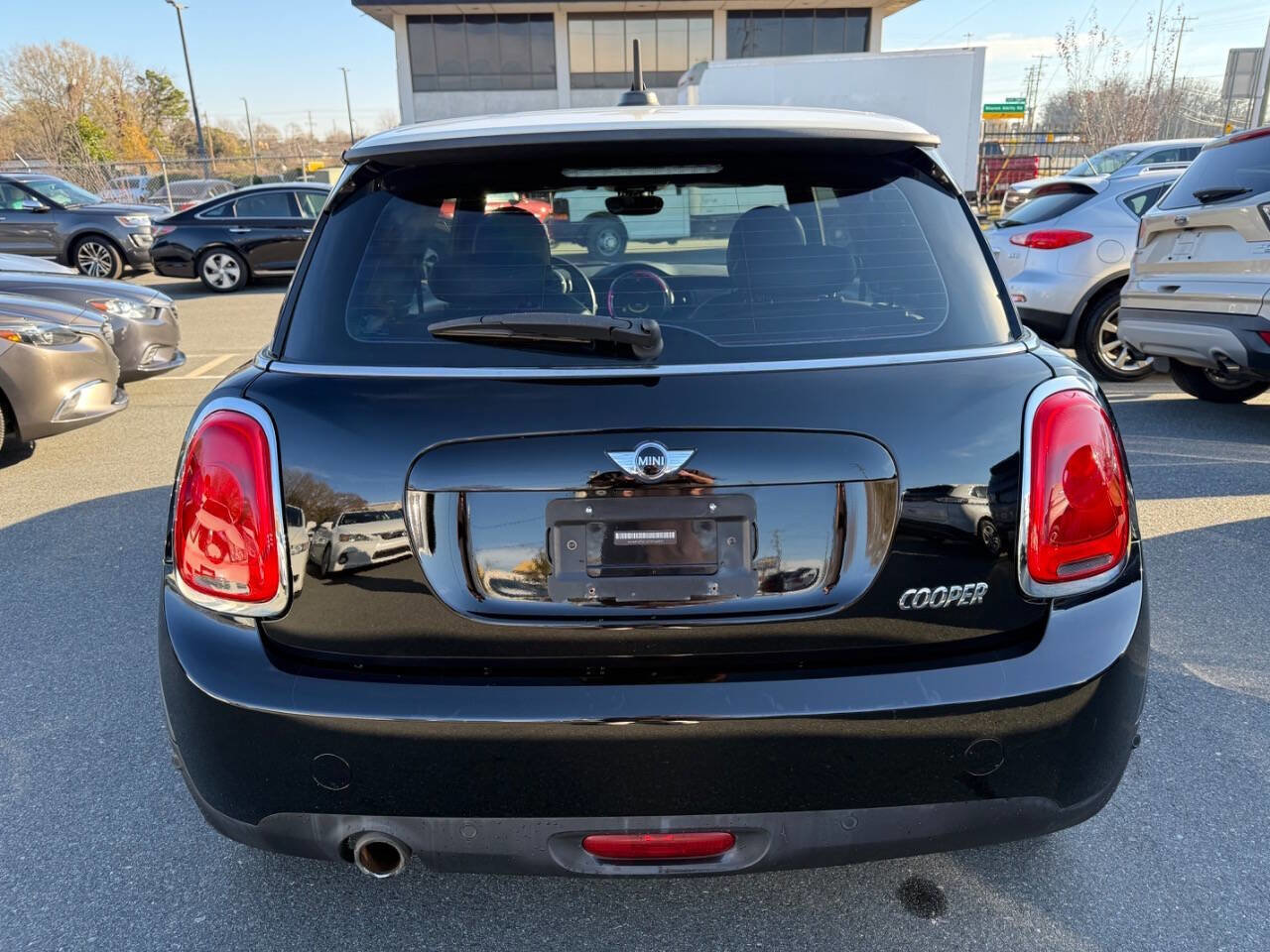 Used 2018 MINI Cooper 2-Door Hardtop image 5