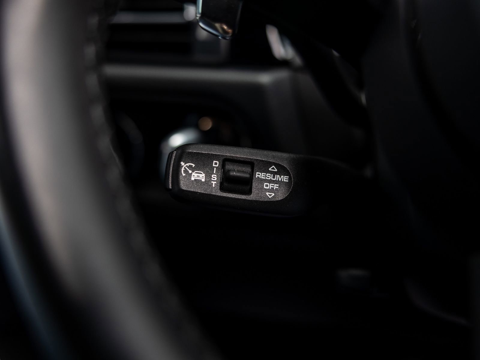 Certified 2023 Porsche Macan AWD/4WD image 33