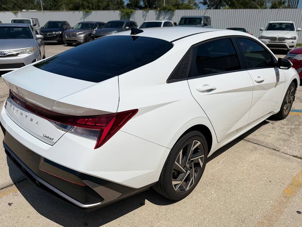 Used 2025 Hyundai Elantra Limited FWD image 5