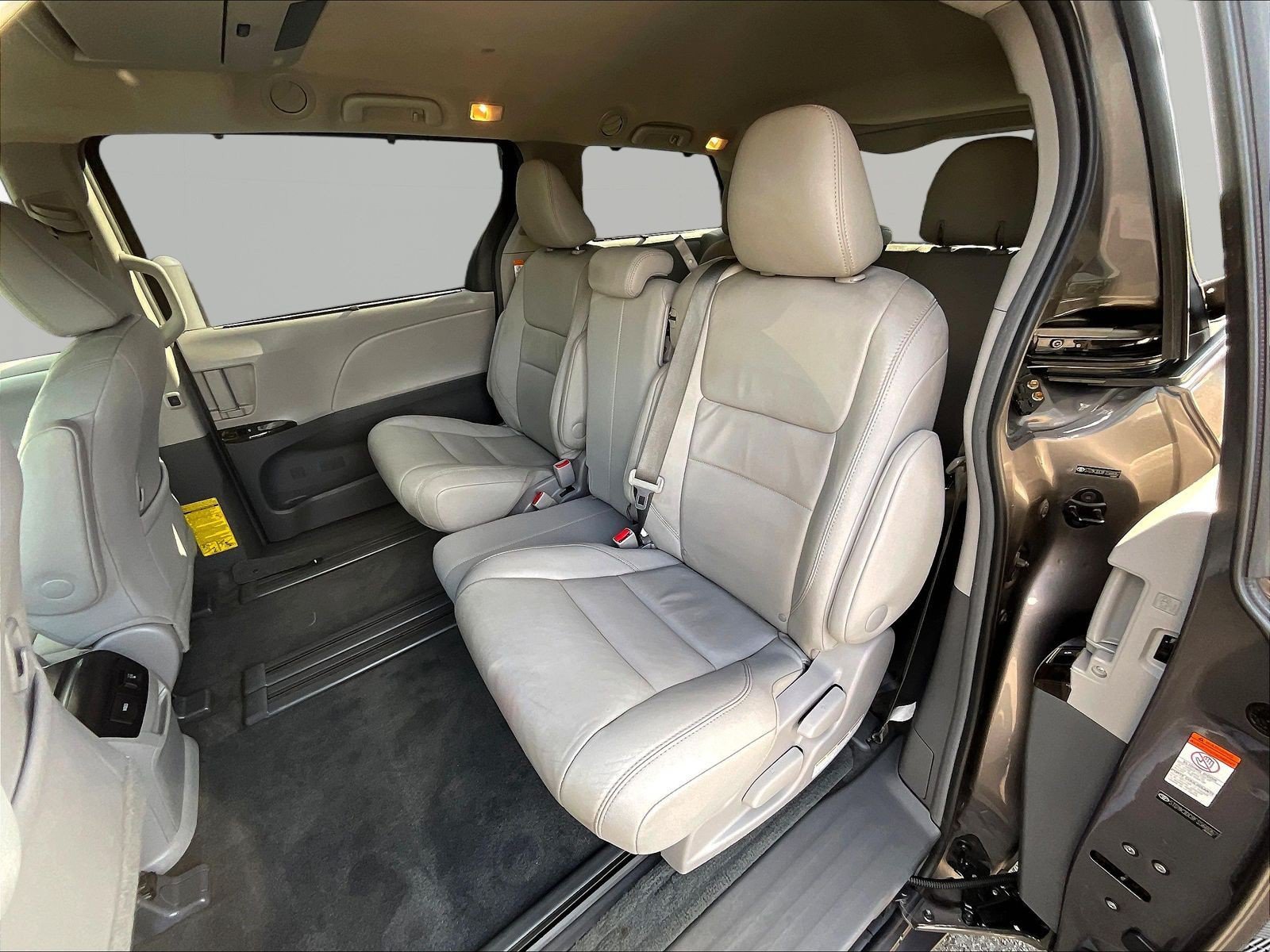 Used 2015 Toyota Sienna XLE Premium FWD image 22