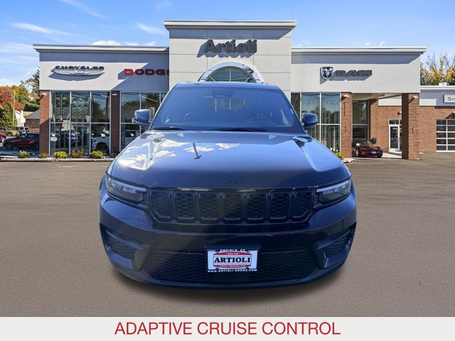 Certified 2024 Jeep Grand Cherokee Altitude AWD/4WD image 3