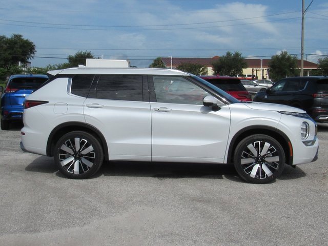 New 2025 Mitsubishi Outlander SEL image 2