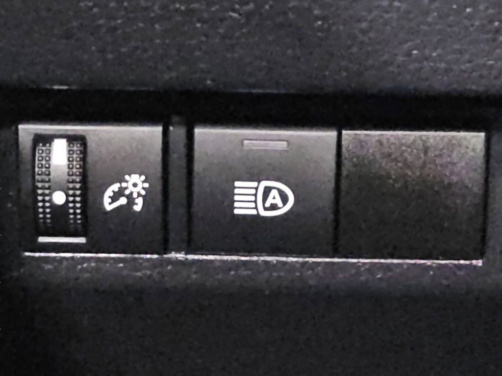Used 2024 Toyota RAV4 LE AWD/4WD image 16