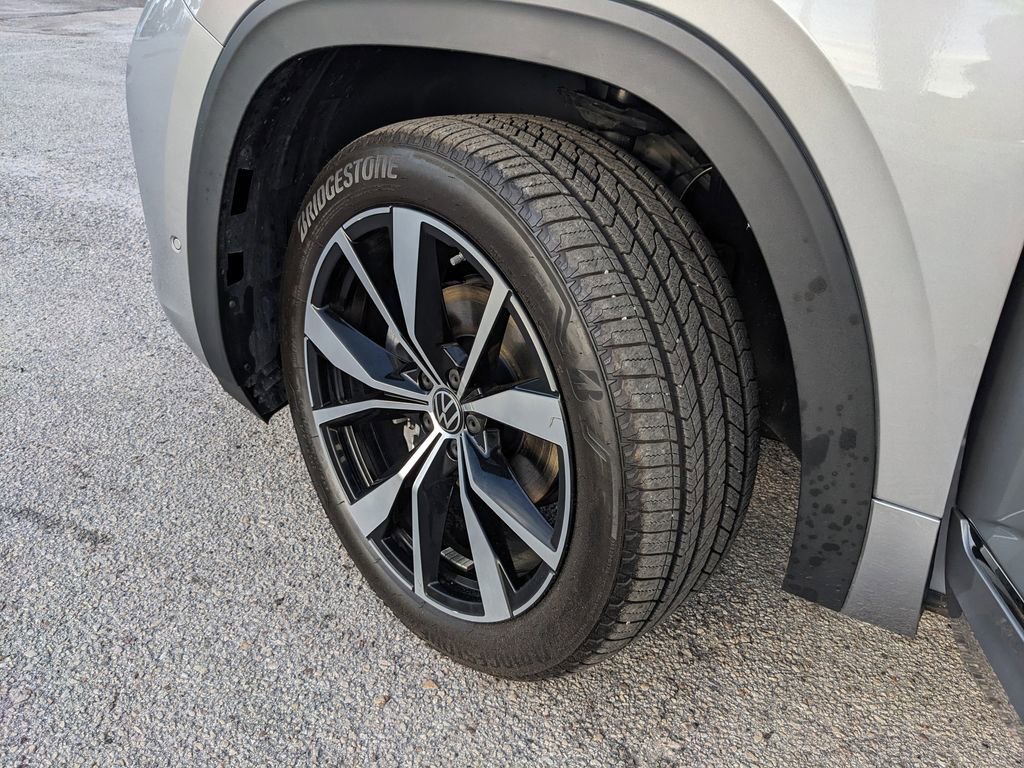 Used 2025 Volkswagen Atlas SEL Premium R-Line image 37