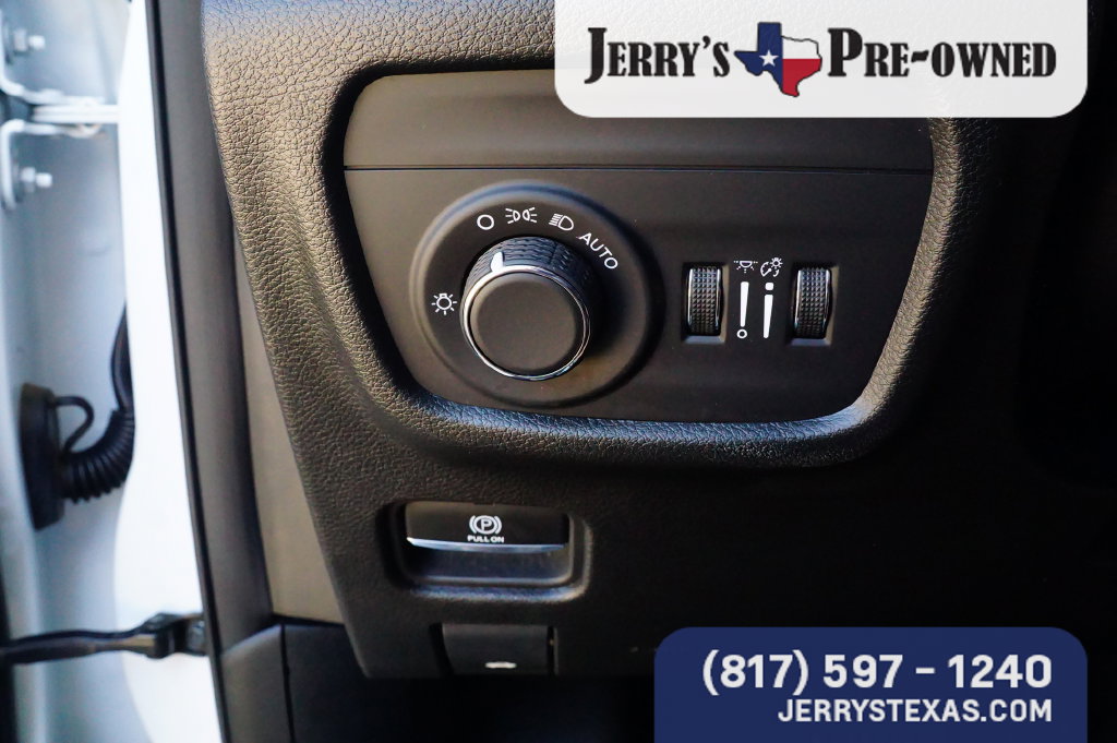 Used 2023 Jeep Grand Cherokee L Laredo RWD image 14