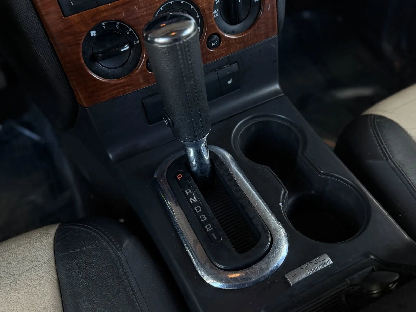 Used 2010 Ford Explorer Eddie Bauer image 31