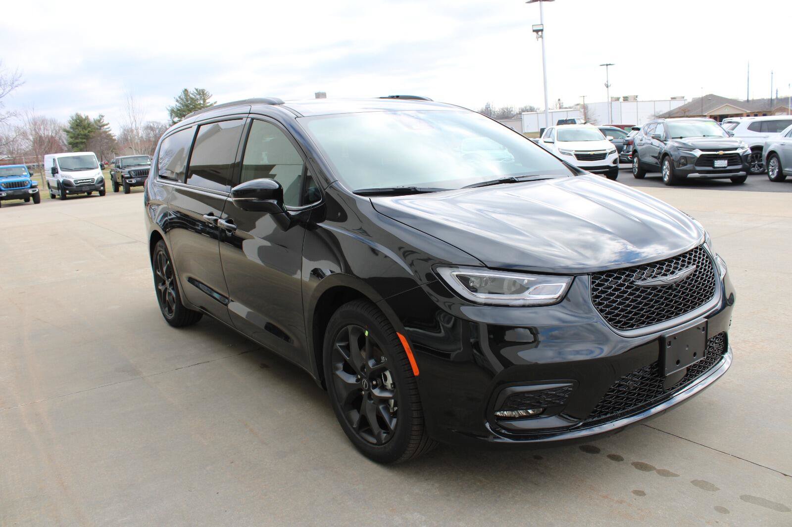 New 2026 Chrysler Pacifica Select FWD image 5