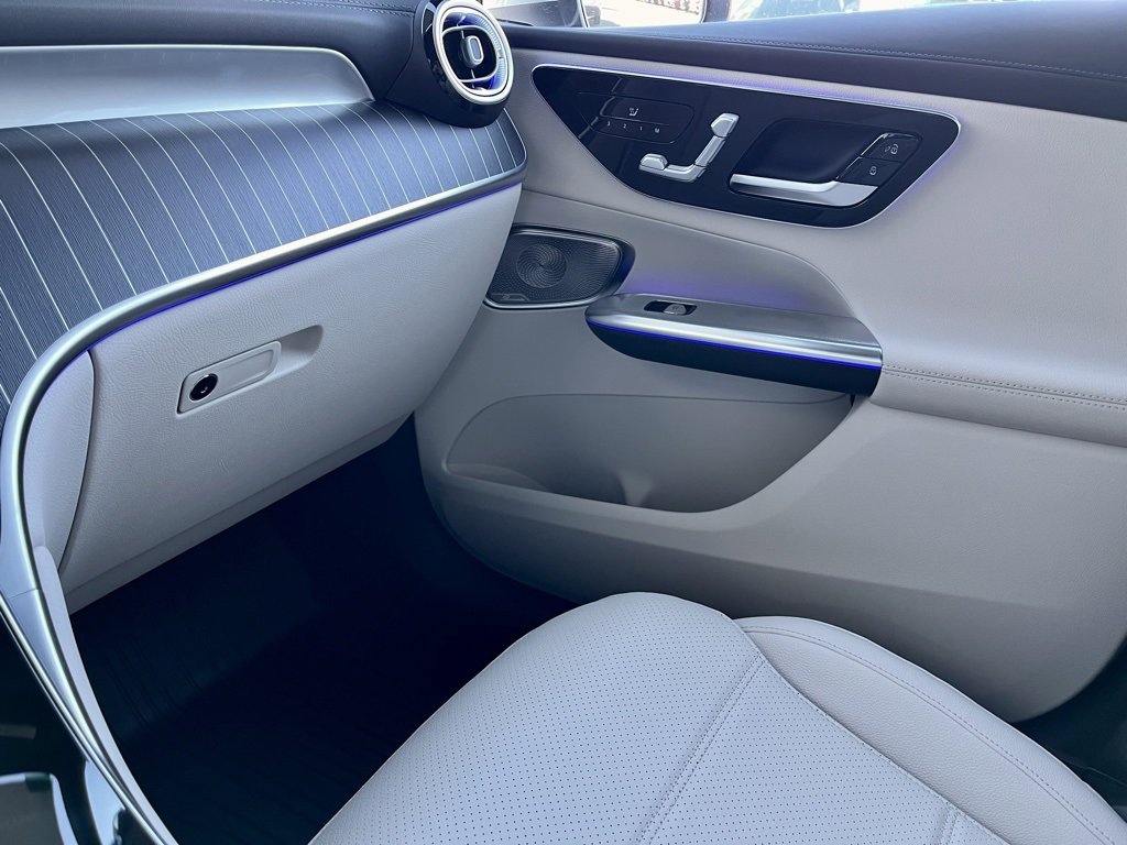 Used 2025 Mercedes-Benz GLC 350e 4MATIC image 48