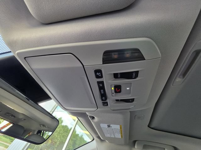 Certified 2024 Toyota Highlander Limited FWD image 31