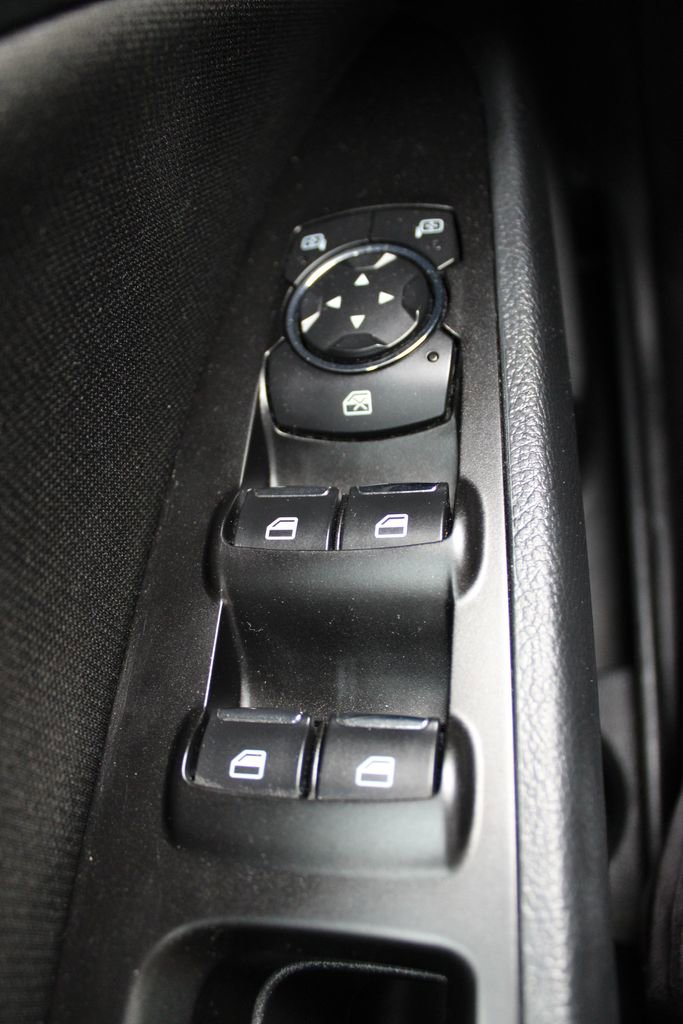 Used 2017 Ford Fusion SE FWD image 21