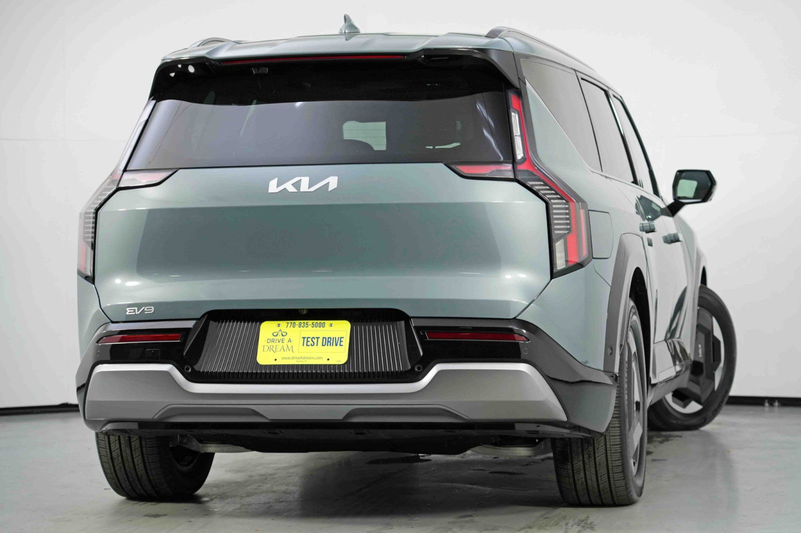 Used 2024 Kia EV9 Land image 5