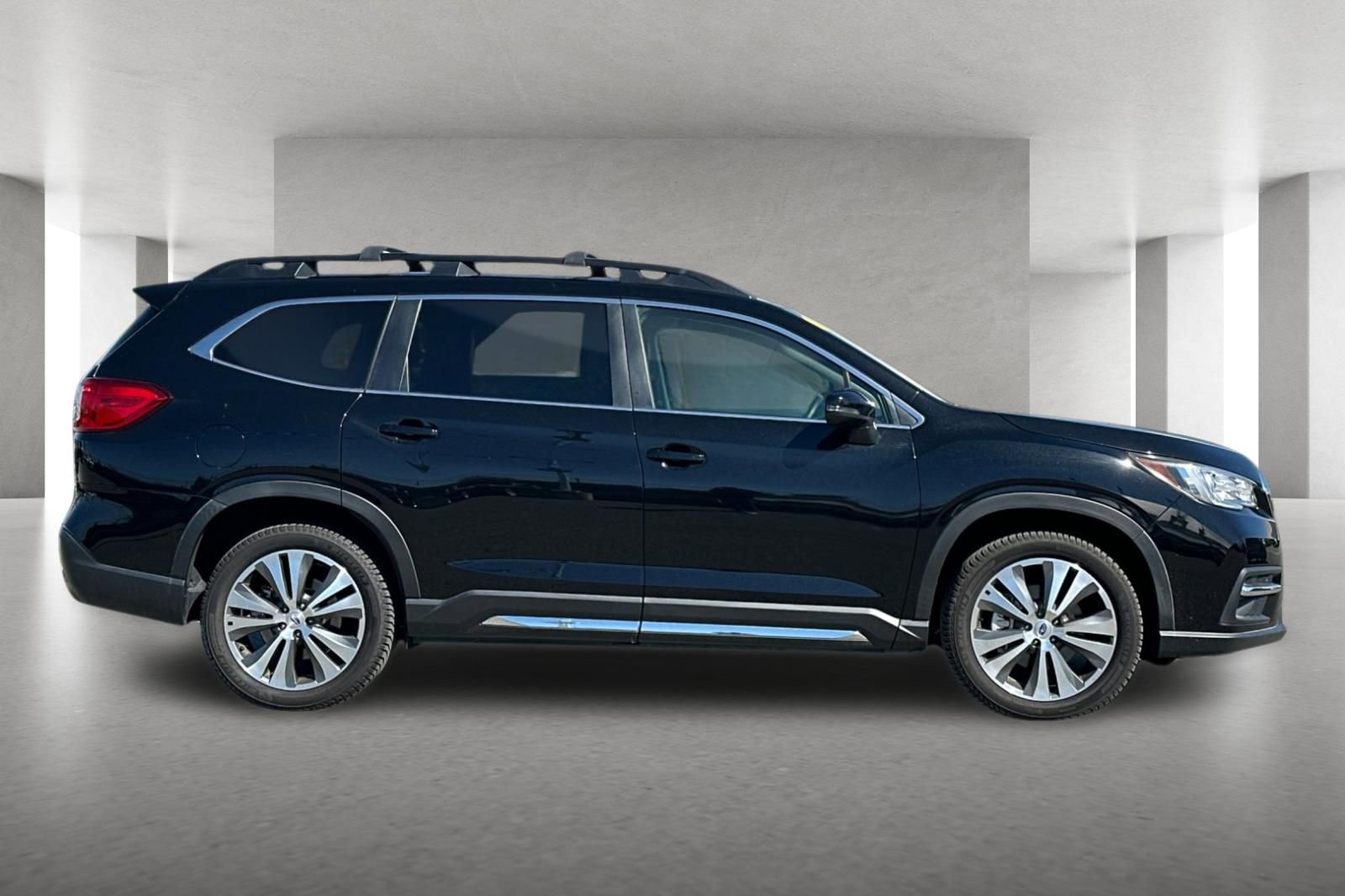 Used 2019 Subaru Ascent Limited w/ Popular Package #3 image 3