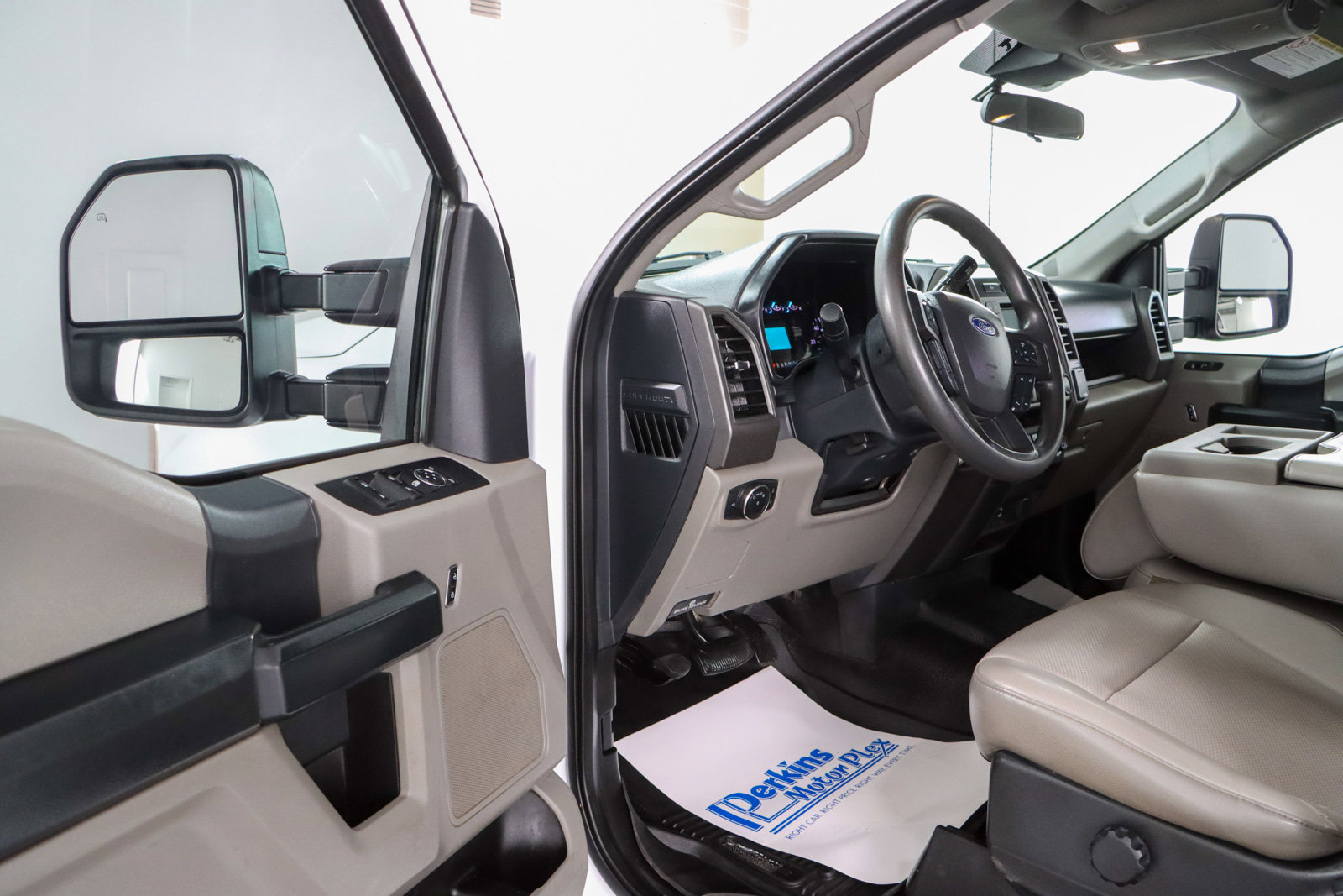 Used 2022 Ford F250 XL w/ Power Equipment Group AWD/4WD image 4