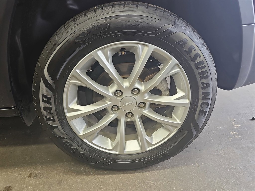 Used 2019 Jeep Cherokee Latitude w/ Cold Weather Group image 31