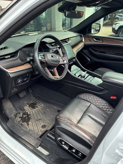Used 2023 Jeep Grand Cherokee Summit AWD/4WD image 13