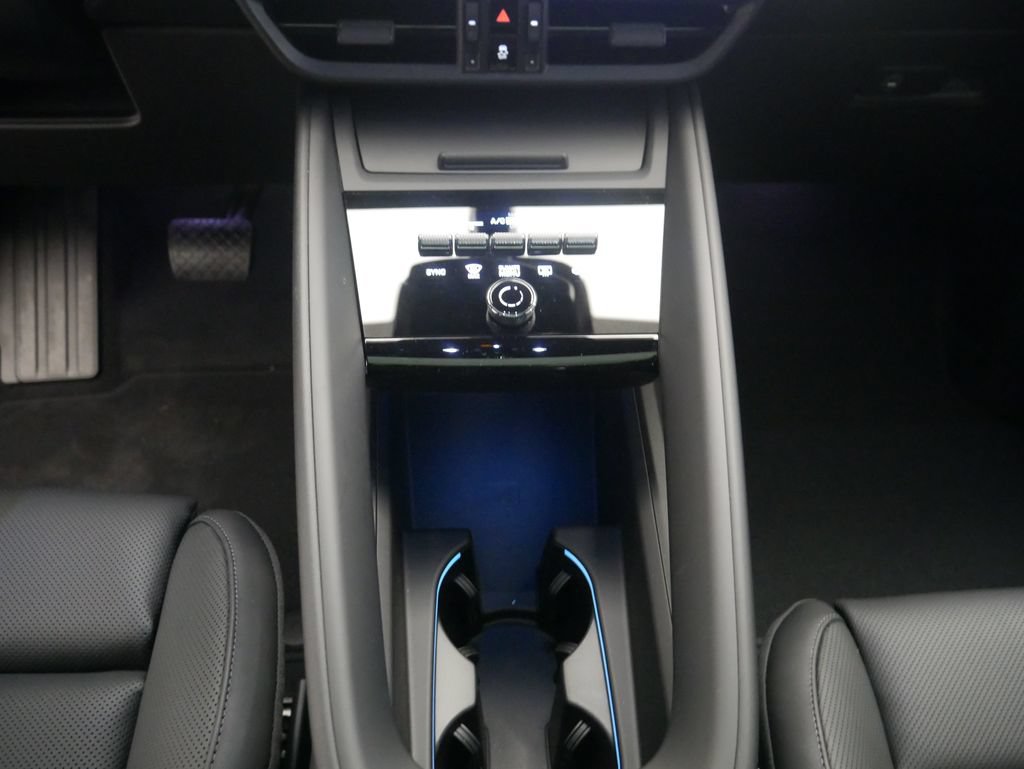 Certified 2026 Porsche Macan 4 Electric AWD/4WD image 35