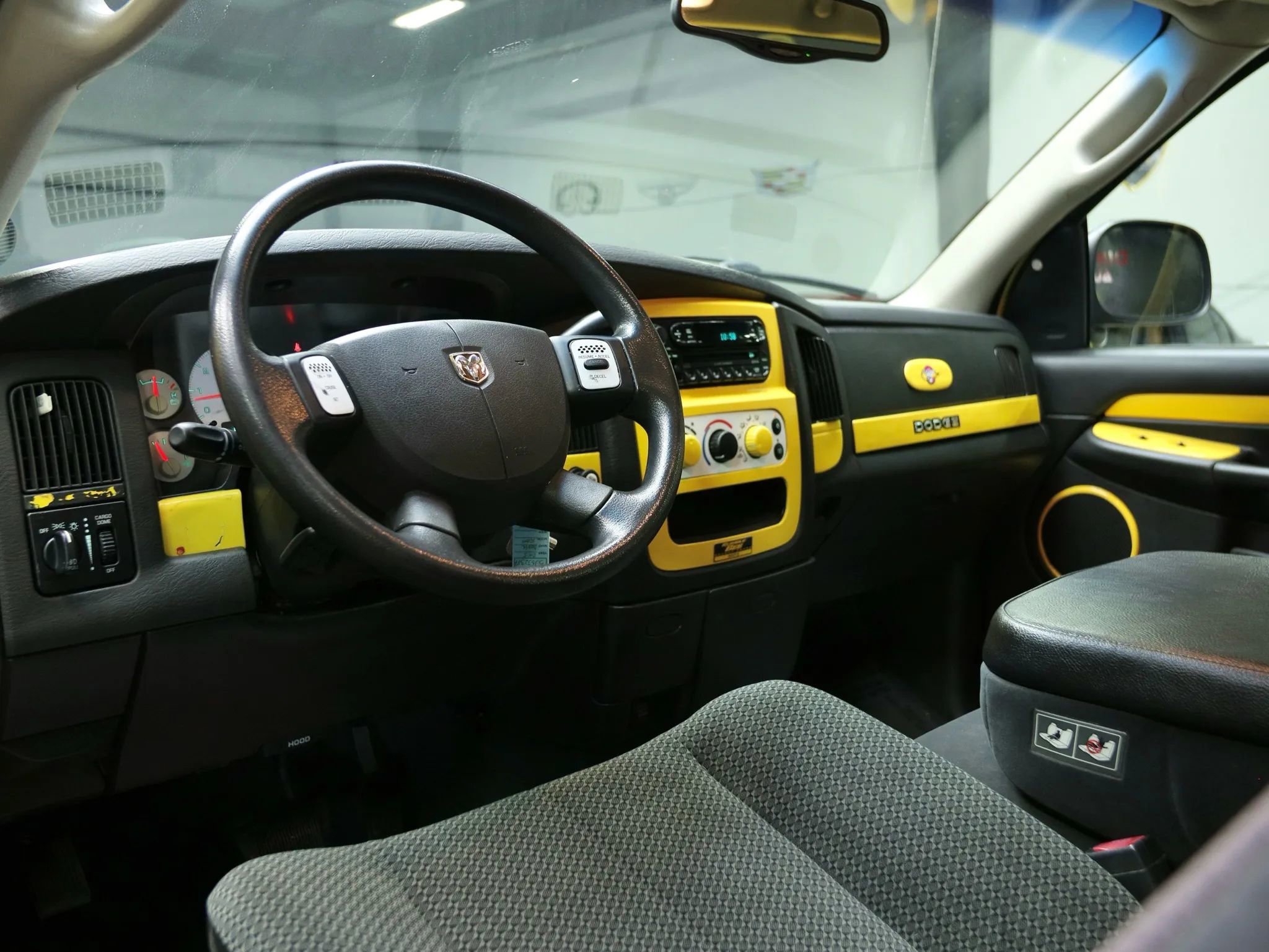 Used 2005 Dodge Ram 1500 Truck SLT w/ Rumblebee Group image 25