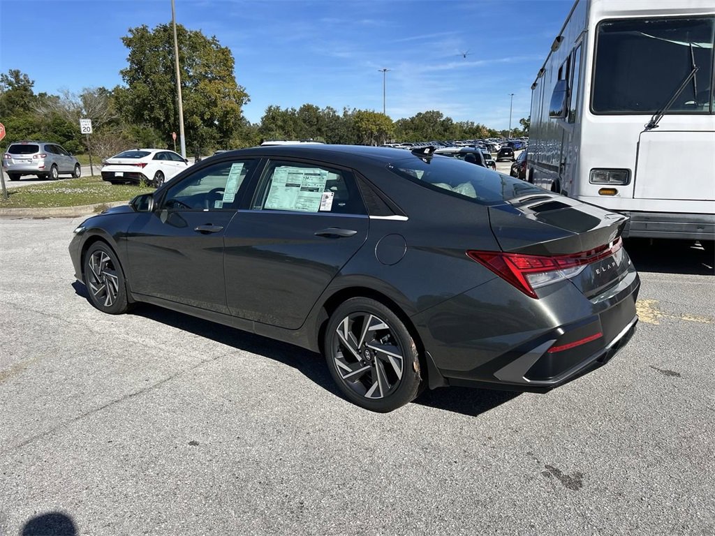 New 2025 Hyundai Elantra Limited image 12