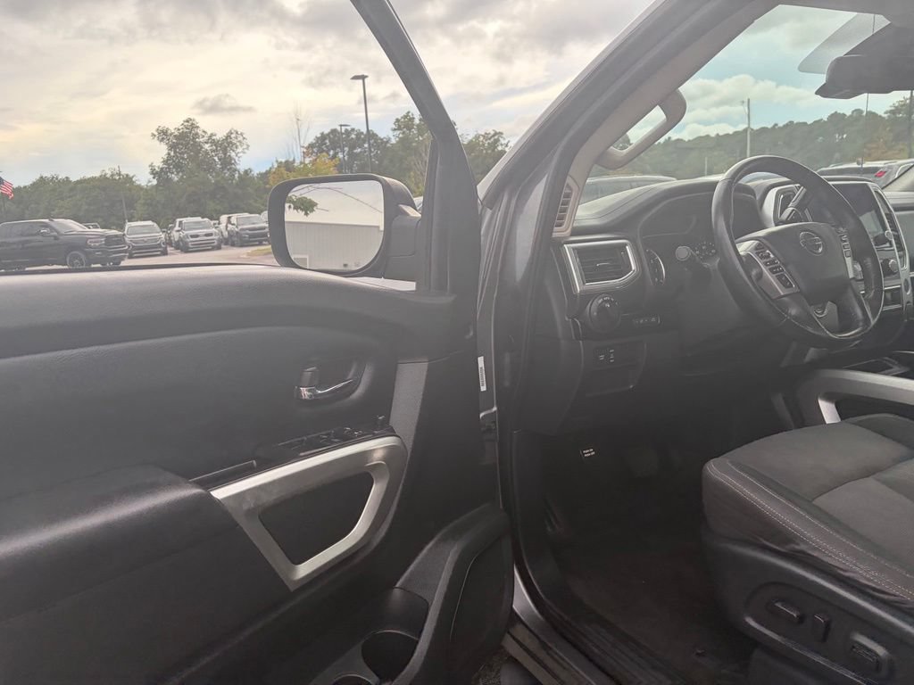 Used 2021 Nissan Titan SV w/ SV Convenience Package RWD image 38