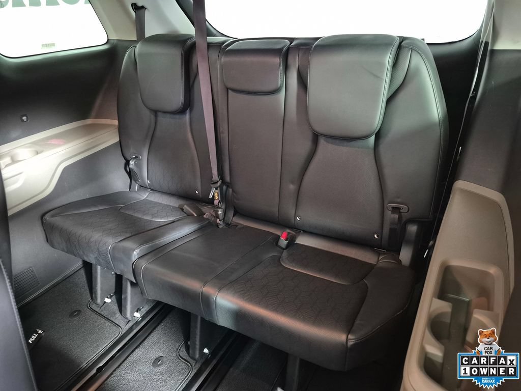 Used 2025 Kia Carnival FWD image 27