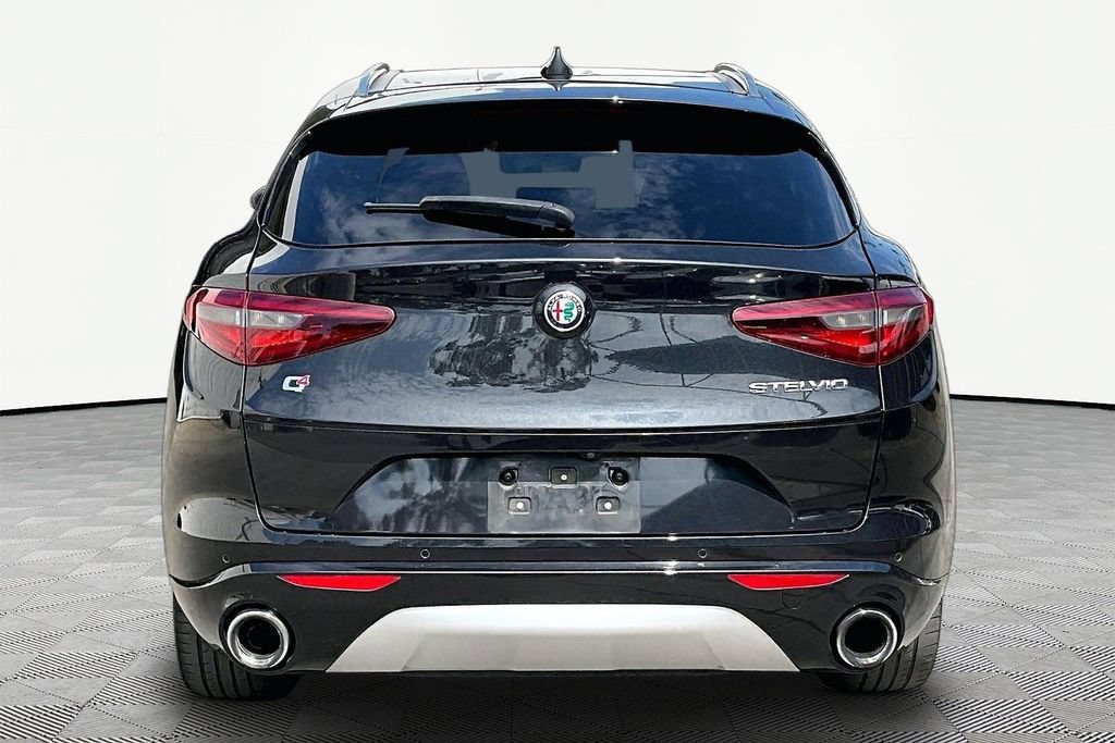 Used 2021 Alfa Romeo Stelvio Ti w/ Nero Edizione AWD/4WD image 4
