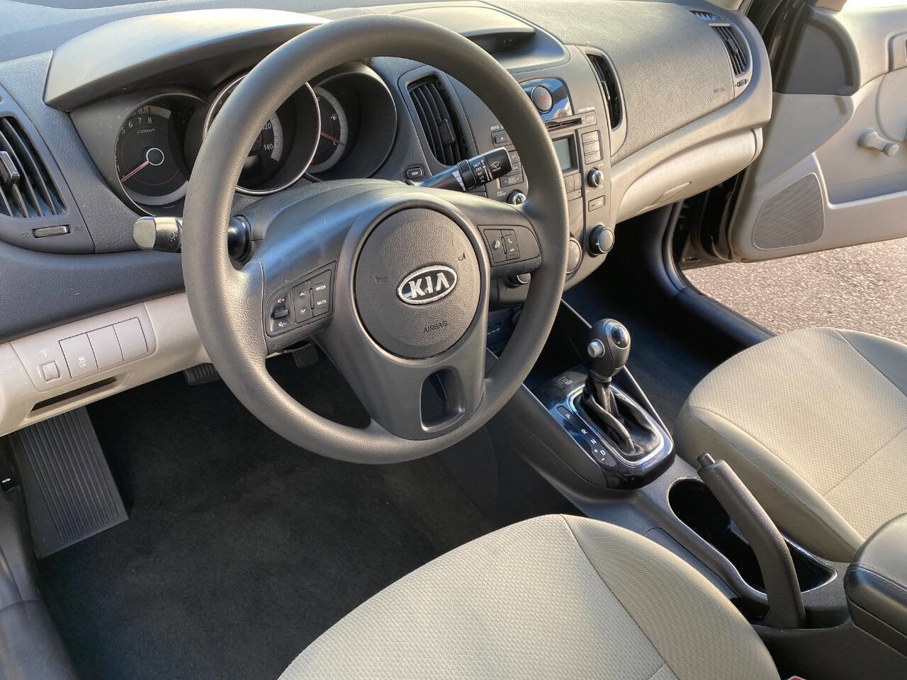 Used 2012 Kia Forte LX image 25