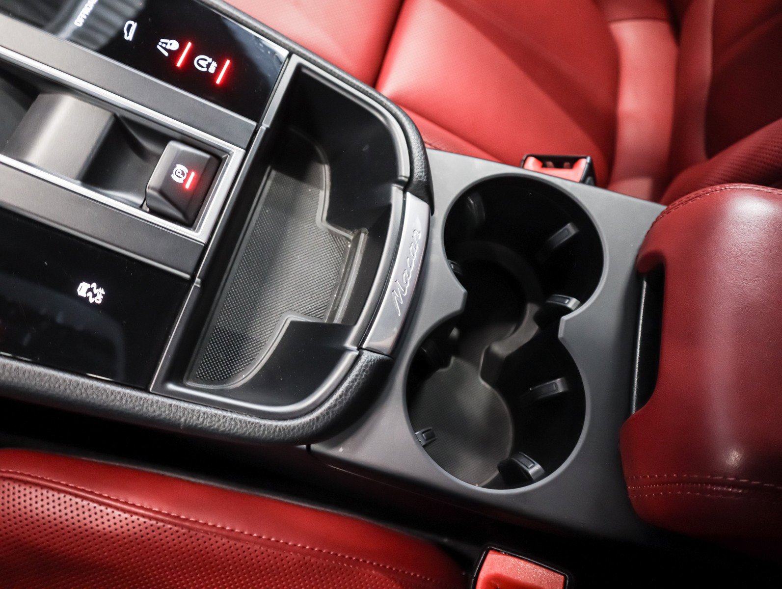 Certified 2023 Porsche Macan AWD/4WD image 16
