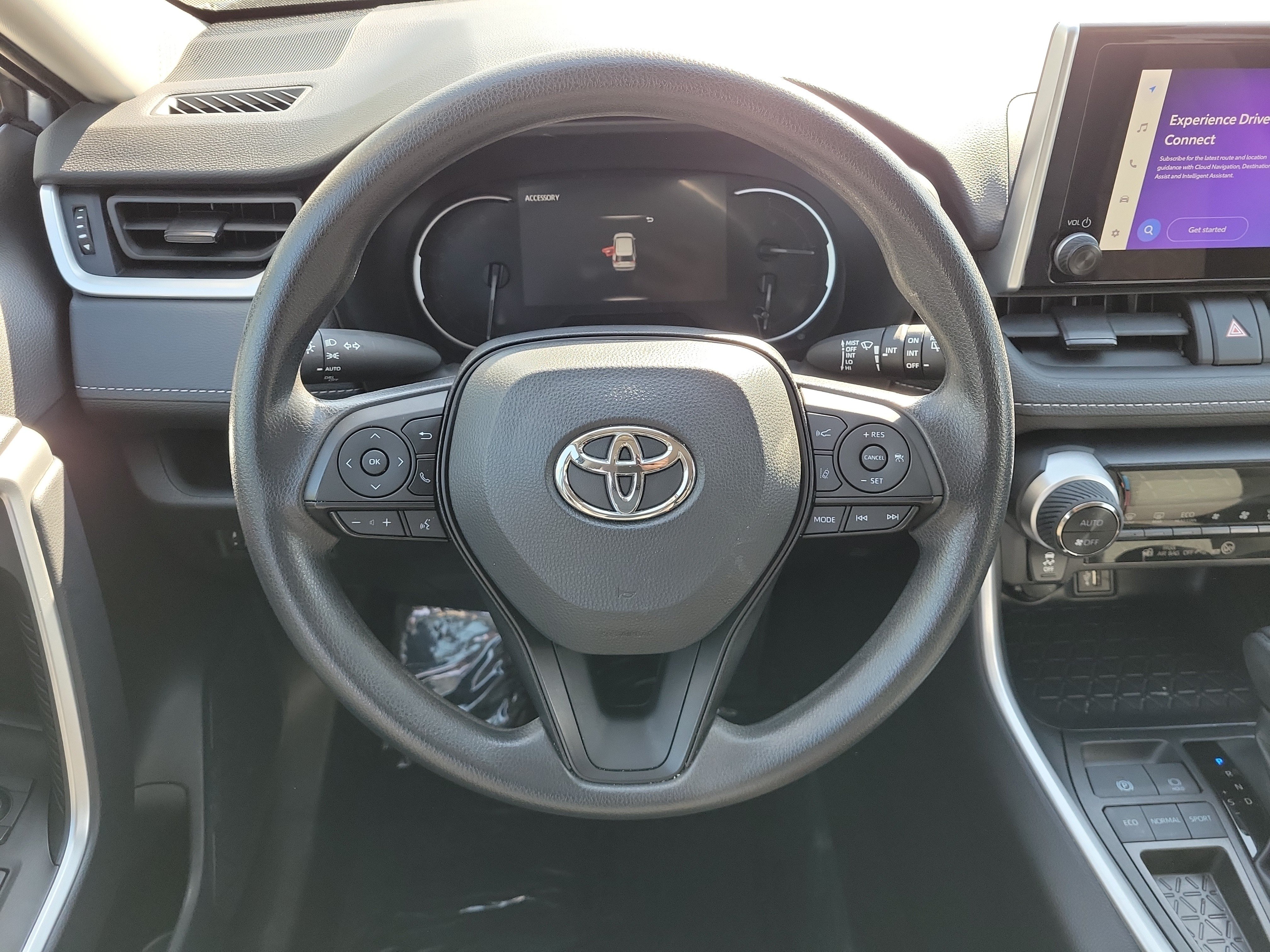 Used 2025 Toyota RAV4 XLE FWD image 22