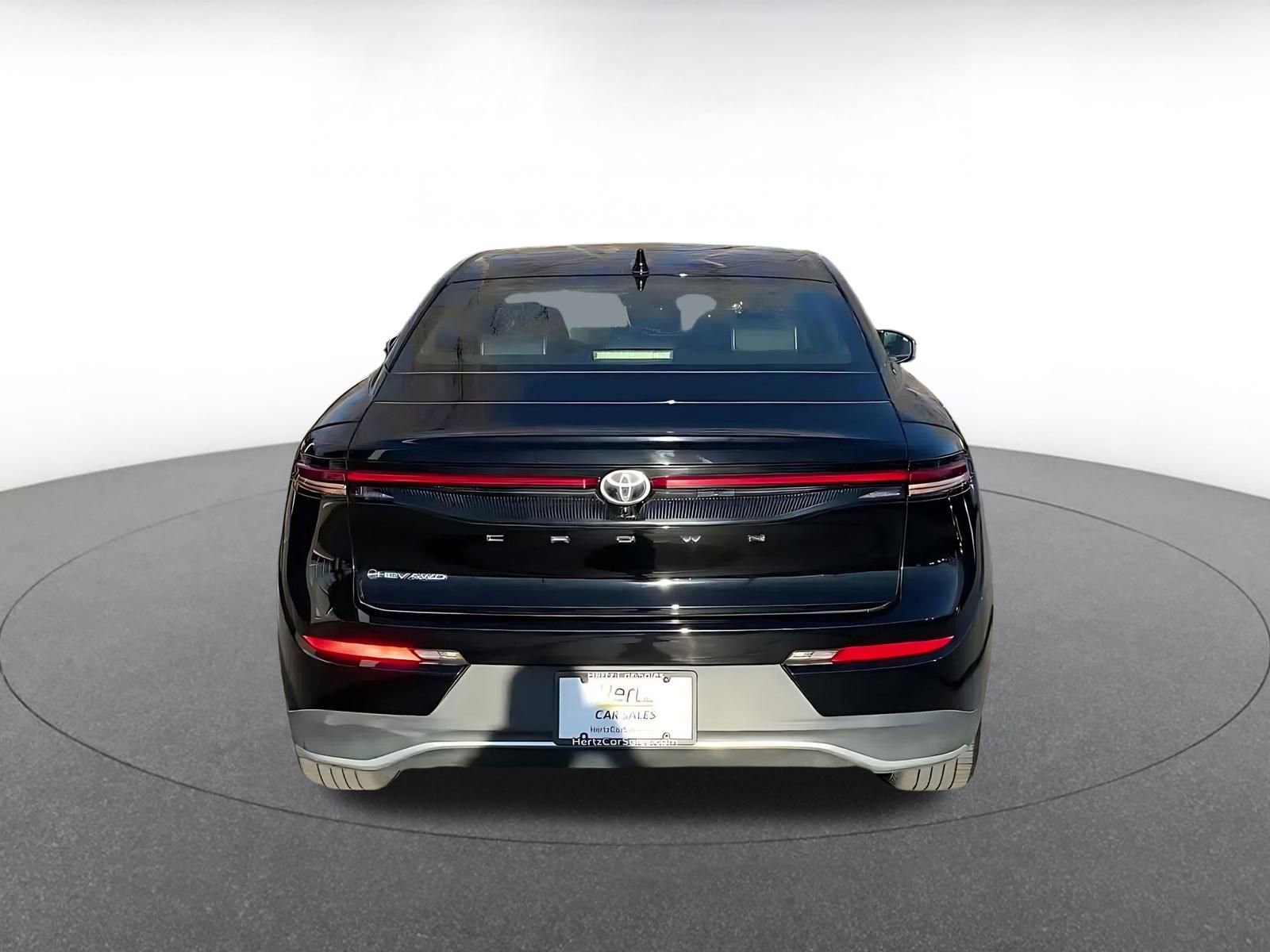 Used 2025 Toyota Crown XLE image 12