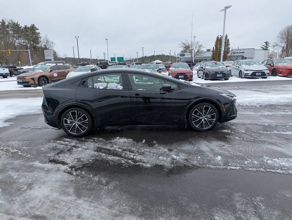 Used 2024 Toyota Prius XLE image 7