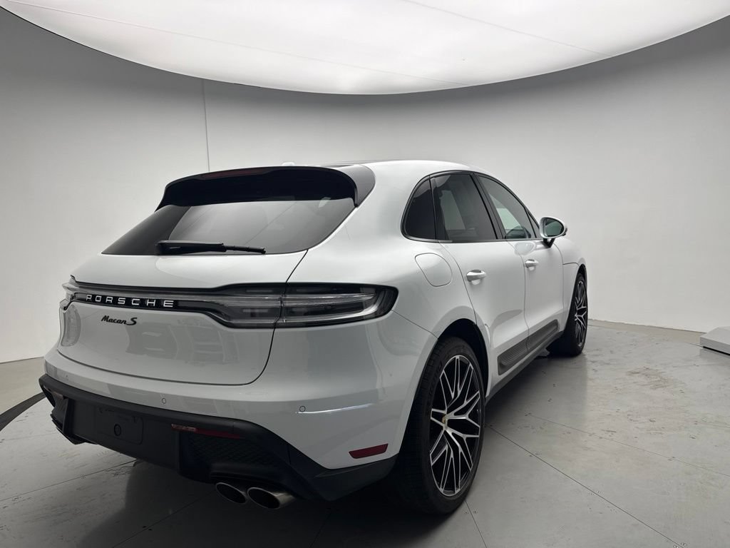 Certified 2022 Porsche Macan S AWD/4WD image 6