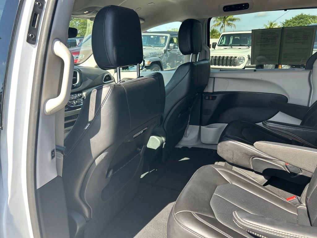 Used 2024 Chrysler Pacifica Touring-L FWD image 23