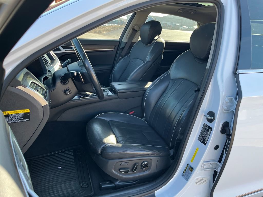 Used 2015 Hyundai Genesis 3.8 w/ Option Group 02 image 19