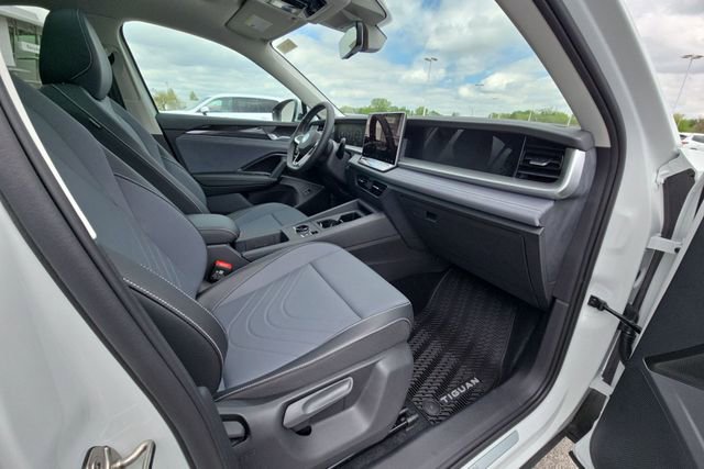 New 2026 Volkswagen Tiguan SE FWD image 29