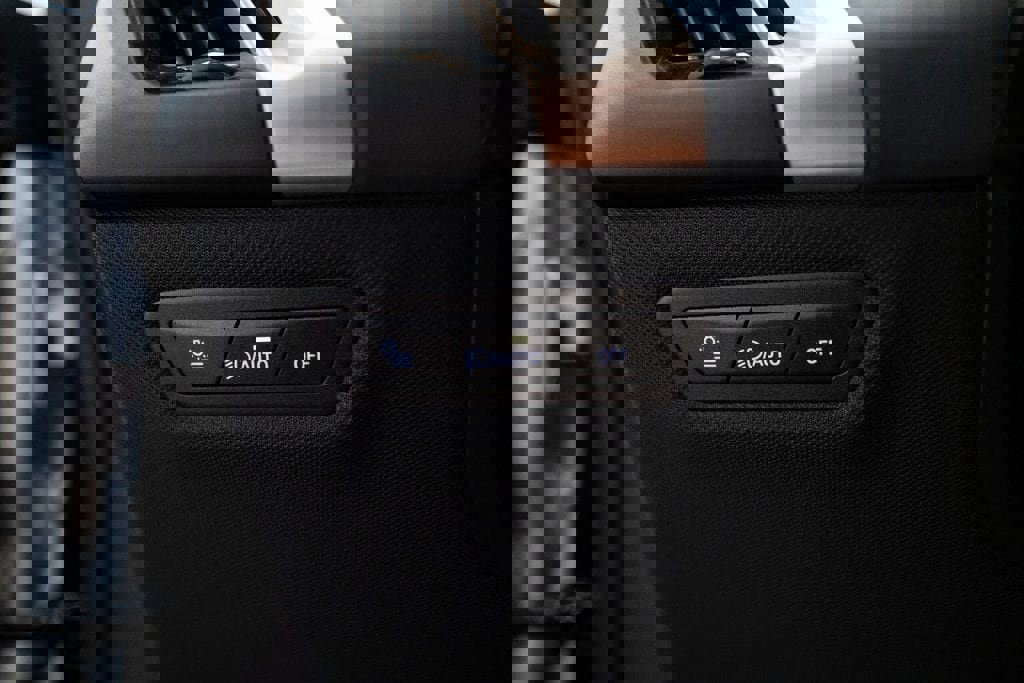 Used 2023 BMW iX xDrive50 w/ Ultimate Package 2 image 22