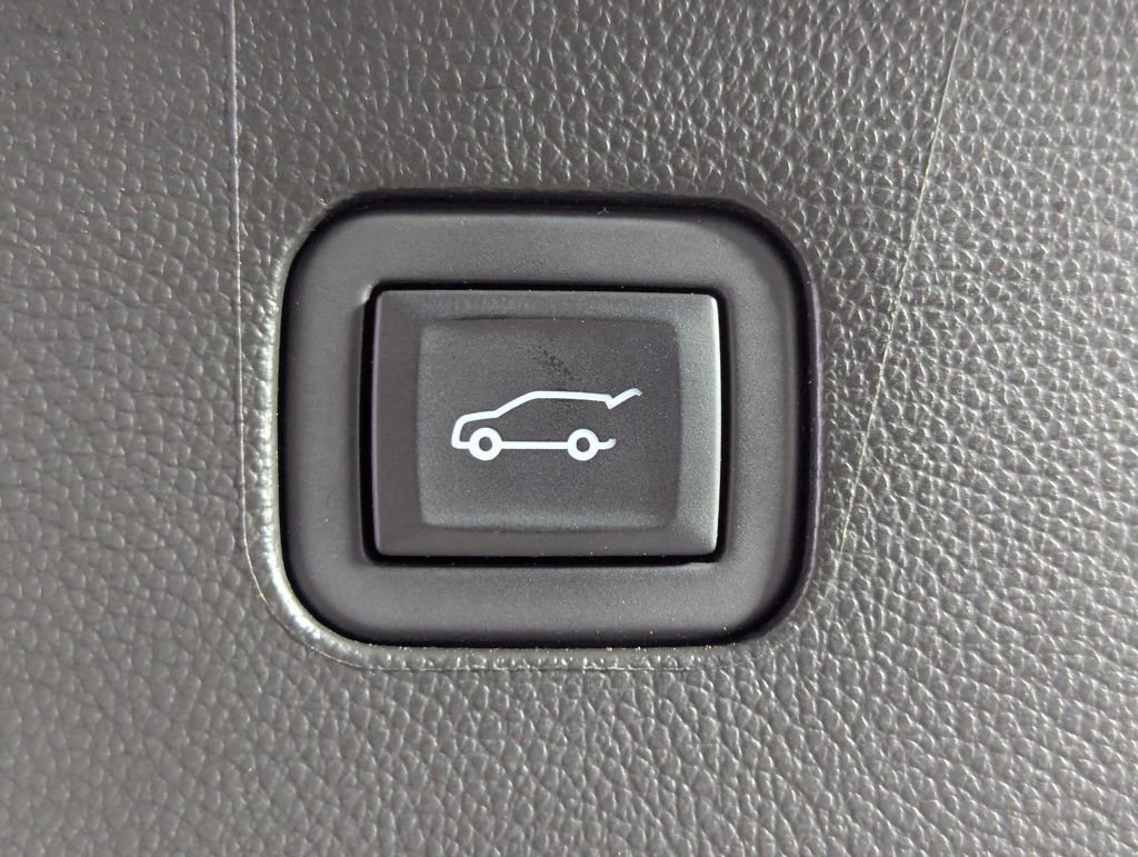 Used 2023 Buick Enclave Avenir w/ Avenir Technology Package image 23