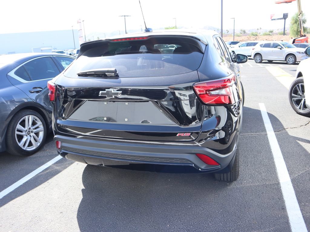 Used 2025 Chevrolet Trax RS w/ Sunroof Package FWD image 4