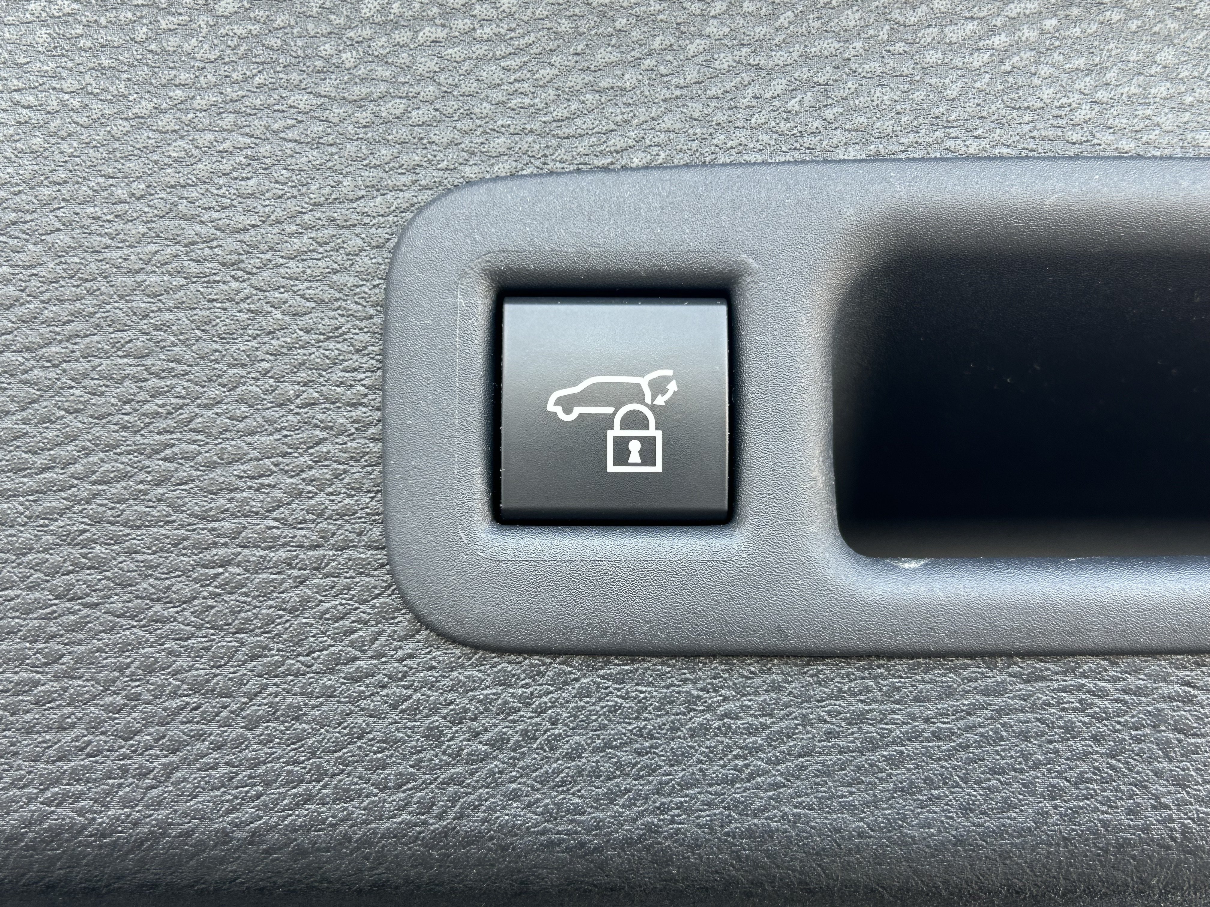Certified 2025 Toyota Sienna XLE FWD image 25