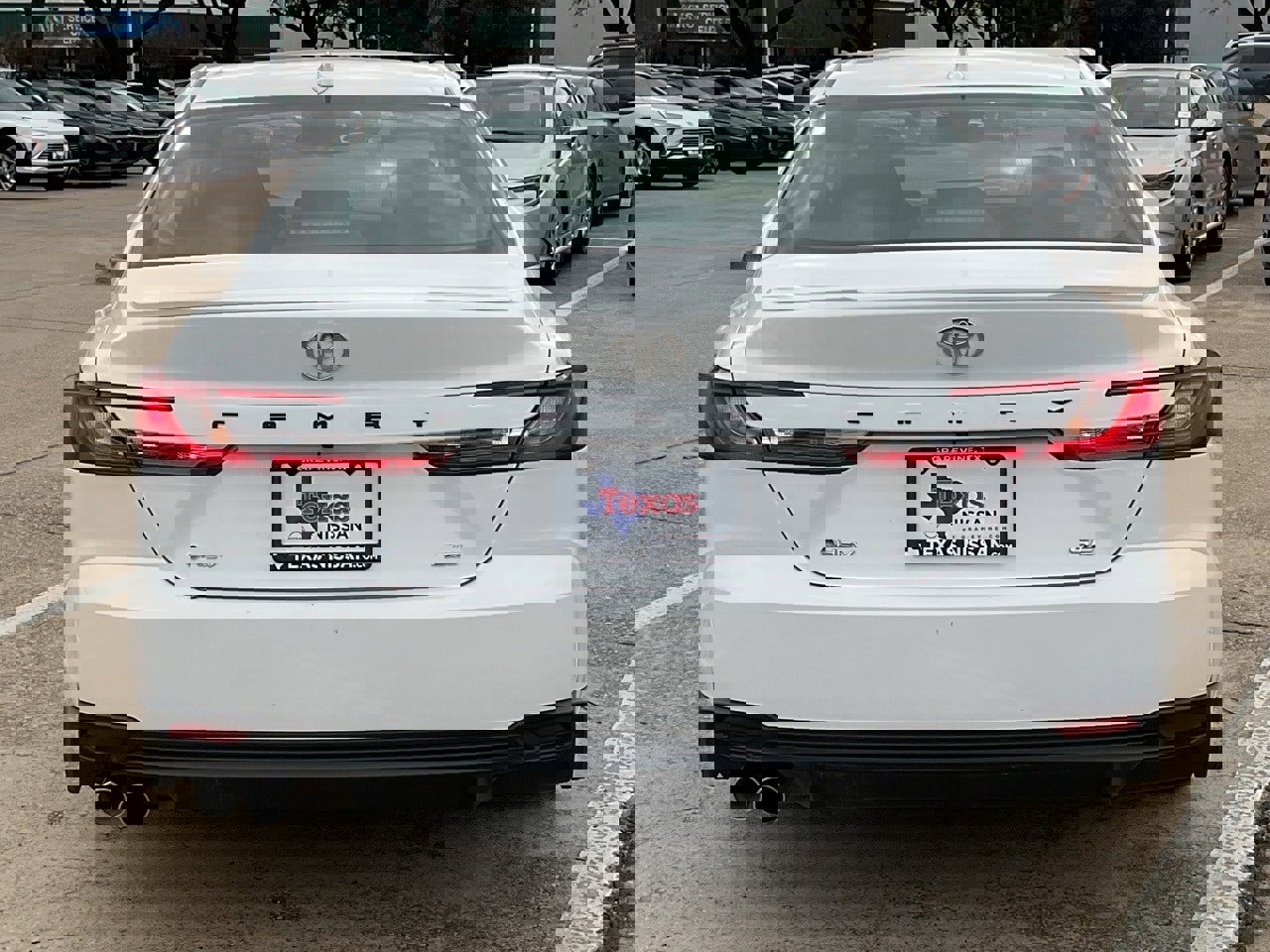 Used 2025 Toyota Camry SE image 6