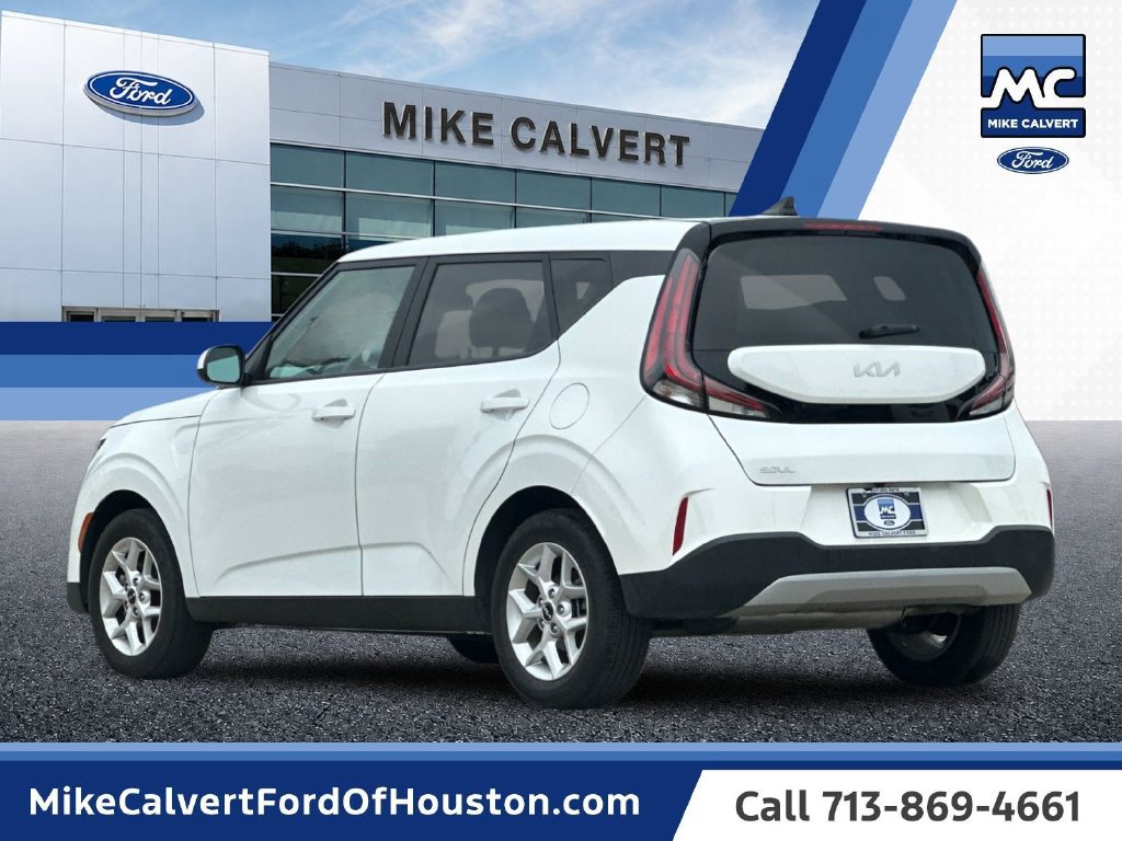 Used 2025 Kia Soul LX w/ LX Technology Package FWD image 3